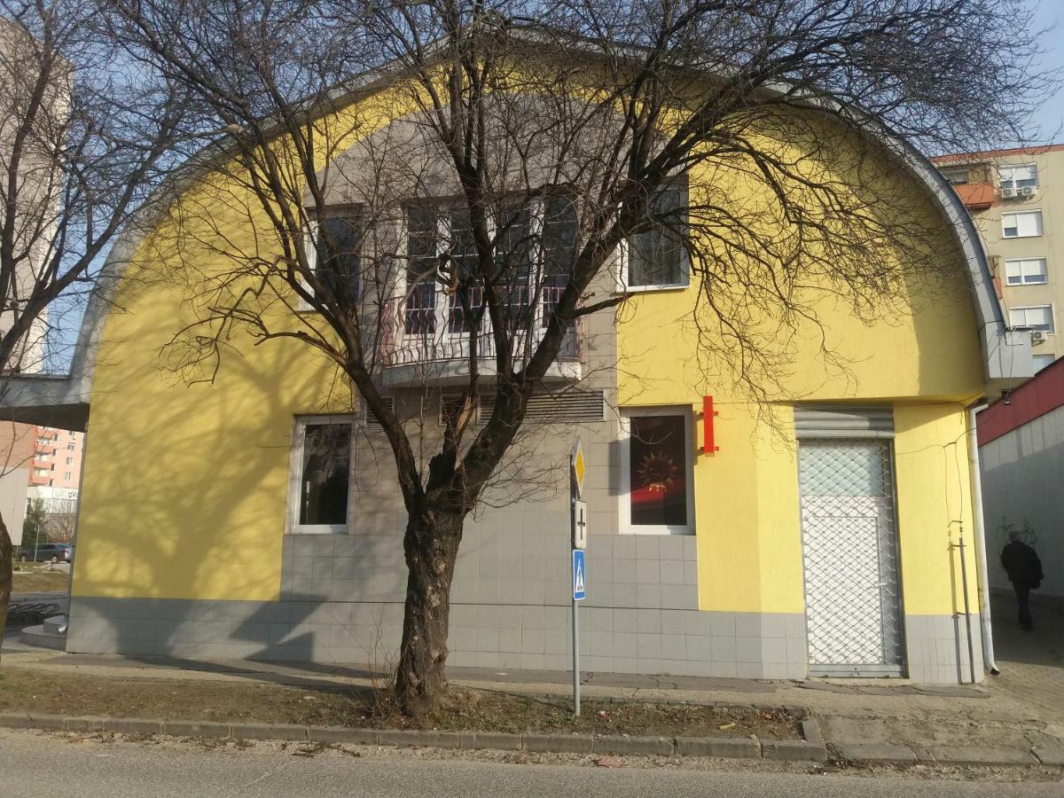 Apartament Hradna 9A Nové Zámky Zewnętrze zdjęcie